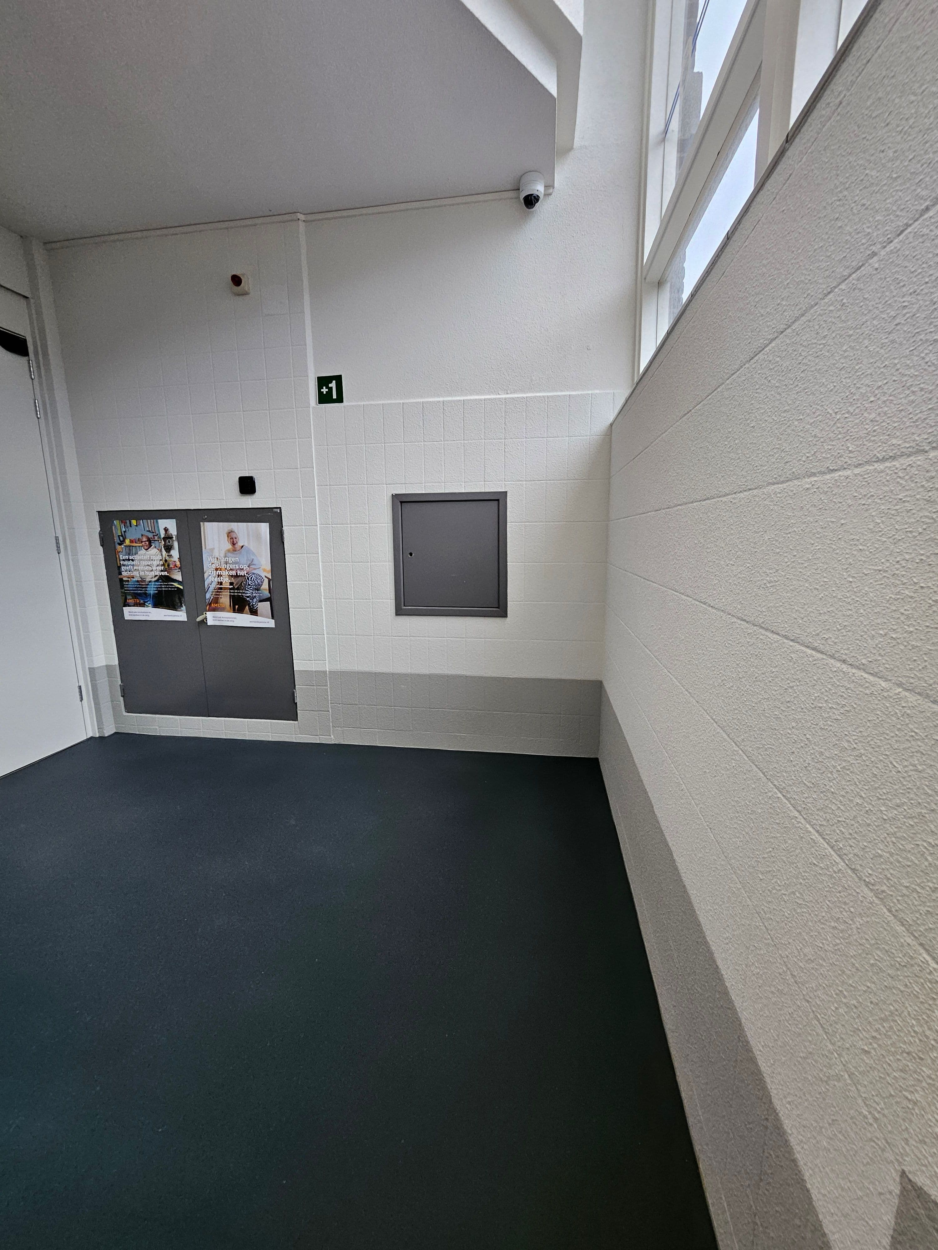 Kantoorhal na schilderwerk
