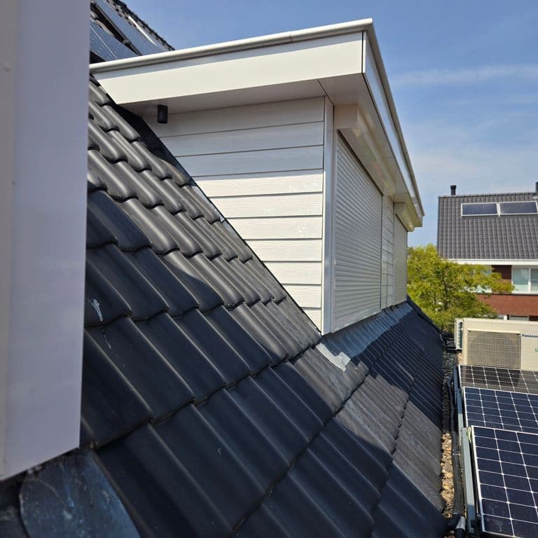 Buiten schilderwerk en nieuw kitranden binnen/buiten