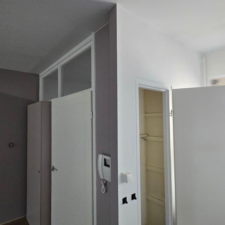 Binnenschilderwerk: 150 m² wanden; 80 m² plafonds; Slaapkamer(s), W...